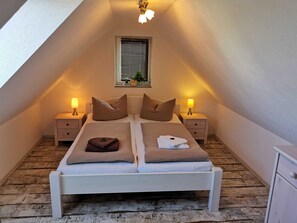 4 chambres, bureau, lit de bébé portatif, Wi-Fi