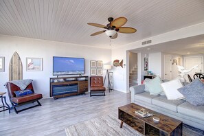Flat-screen TV, table tennis - Sunlit Seas, Poolside Breeze | Beach Boardwalk | MP305 (Corpus Christi)
