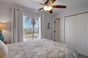 2 bedrooms, free WiFi, bed sheets - Sunlit Seas, Poolside Breeze | Beach Boardwalk | MP305 (Corpus Christi)