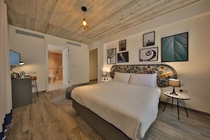 In-room safe, desk, laptop workspace, iron/ironing board