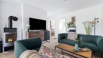 Fernseher, Kamin, Videothek
