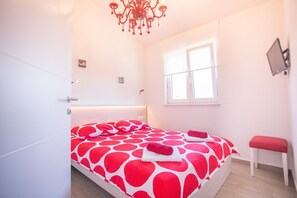 1 bedroom, WiFi, bed sheets - Apartment with pool, 3 persons, garden, air-conditioned, family-friendly (Nova Vas)