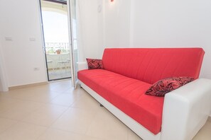 TV - Apartment with pool, 3 persons, garden, air-conditioned, family-friendly (Nova Vas)