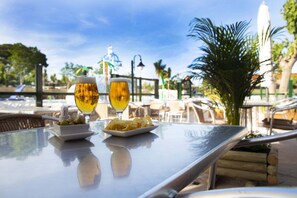 Outdoor dining - Bungalow in Cambrils with Pool Access (Cambrils)
