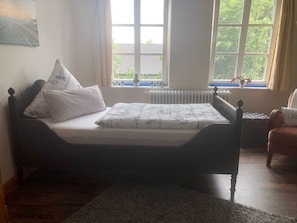 1 bedroom, in-room safe, WiFi, bed sheets