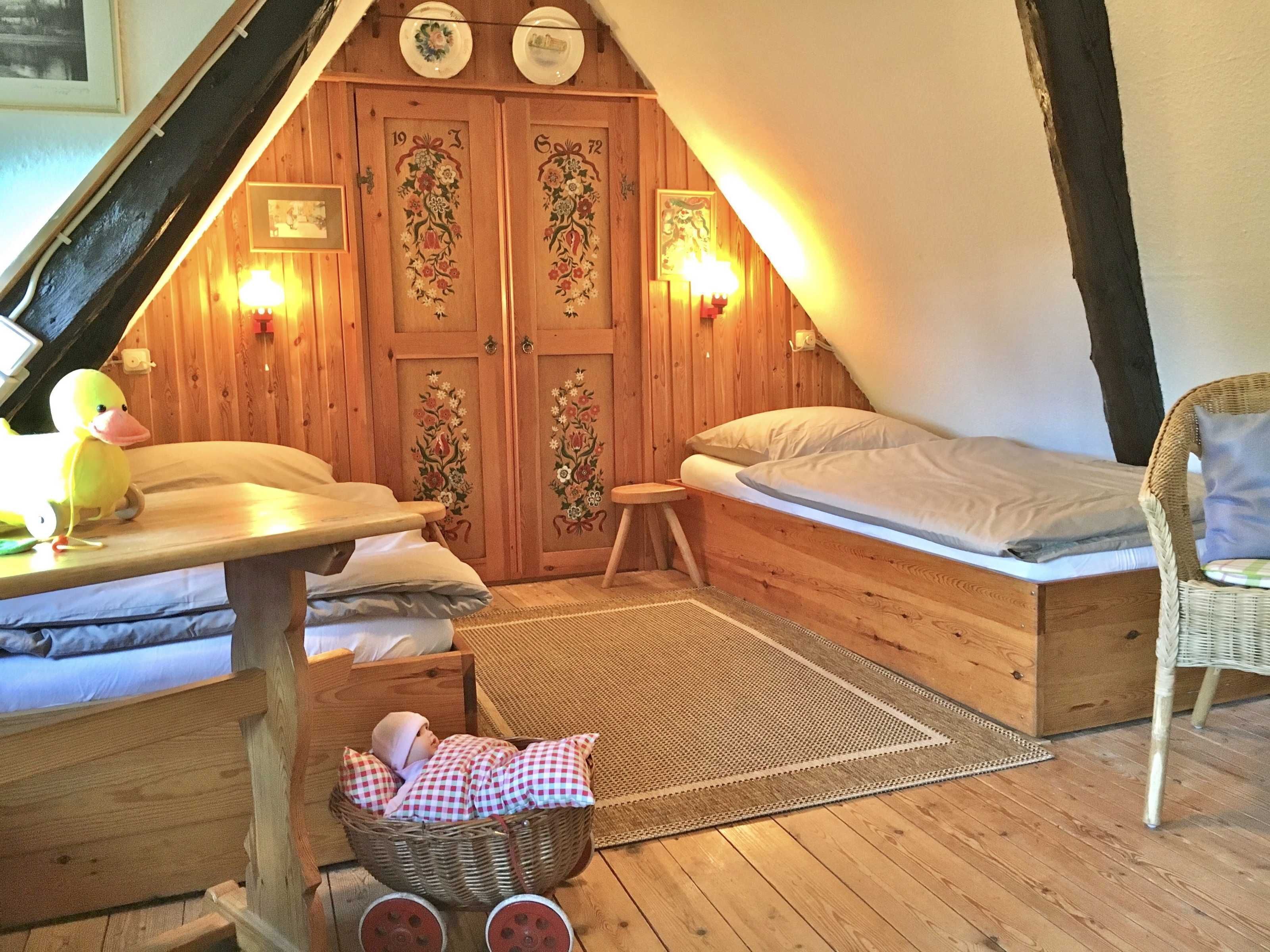 2 Schlafzimmer, Schreibtisch, Bügeleisen/Bügelbrett, Reisekinderbett