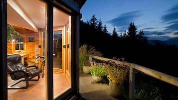 Chalet Keluarga, beberapa kamar, tepi gunung (Chalet Podgorje With Pool) | Teras/patio