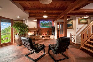 Family Chalet, Multiple Bedrooms, Mountainside (Chalet Podgorje With Pool) | Interior