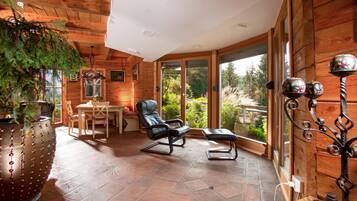 Family Chalet, Multiple Bedrooms, Mountainside (Chalet Podgorje With Pool) | Interior