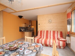 TV - Mont-Dore chalet with terrace, near center, 6 pers. (Mont-Dore)