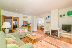 Televisión, chimenea