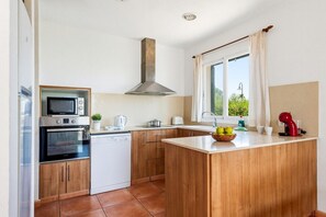 Coffee/tea maker, fridge, microwave, oven - Villa Casa Nova, Piscina, Wifi, AC gratis (Sant Lluís)