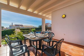 تناول الطعام بالخارج