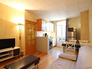 TV - La Bourboule Center: Cozy T2 with Elevator and Wi-Fi (La Bourboule)