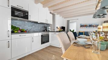 Coffee/tea maker, fridge, microwave, oven