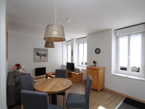 Dining - Mont-Dore: Cozy T2 with Wifi and TV Box (Mont-Dore)