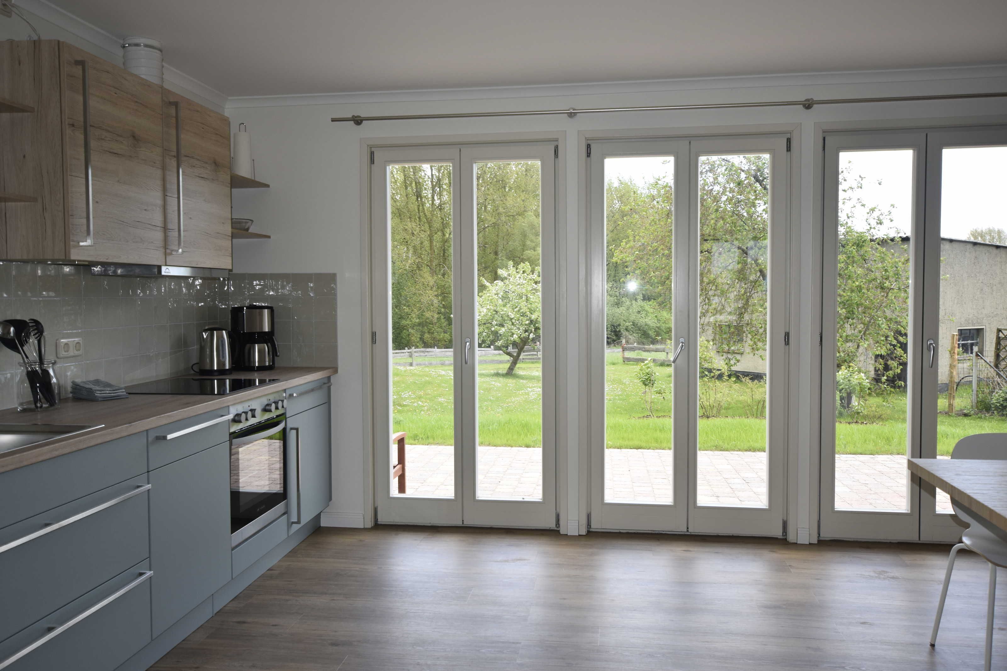 Kylskåp, mikrovågsugn, ugn och diskmaskin