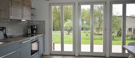 Kylskåp, mikrovågsugn, ugn och diskmaskin