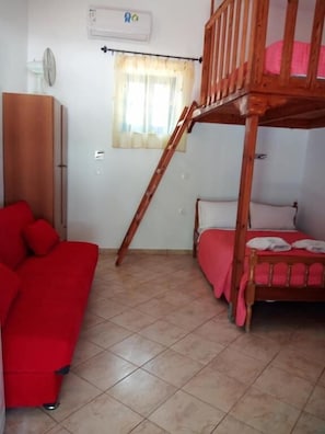 Classic Twin Room | Desk, soundproofing, free WiFi, bed sheets - Beach Front Apartments (Sitia)