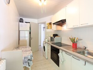 Fridge, microwave, coffee/tea maker, toaster