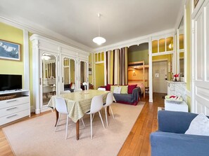 Interior - 2* Studio in City Center with Balcony & WiFi (Mont-Dore)