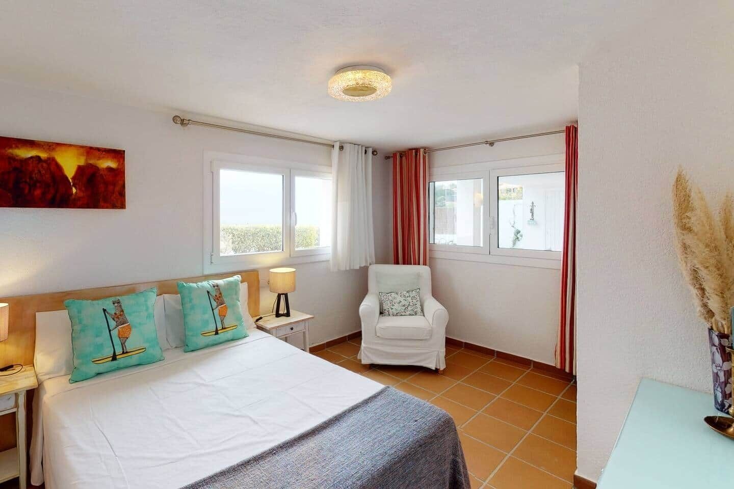 5 slaapkamers, een kluis op de kamer, een bureau