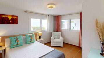 5 slaapkamers, een kluis op de kamer, een bureau