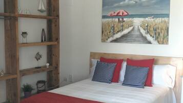 5 Schlafzimmer, Zimmersafe, Schreibtisch, Bügeleisen/Bügelbrett