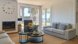 Smart TV, fireplace, books, offices - Leo Street 96, Tossa de Mar-Lesal Villas Rentals Mar Azul (Santa maria de llorell, tossa de mar, gi)