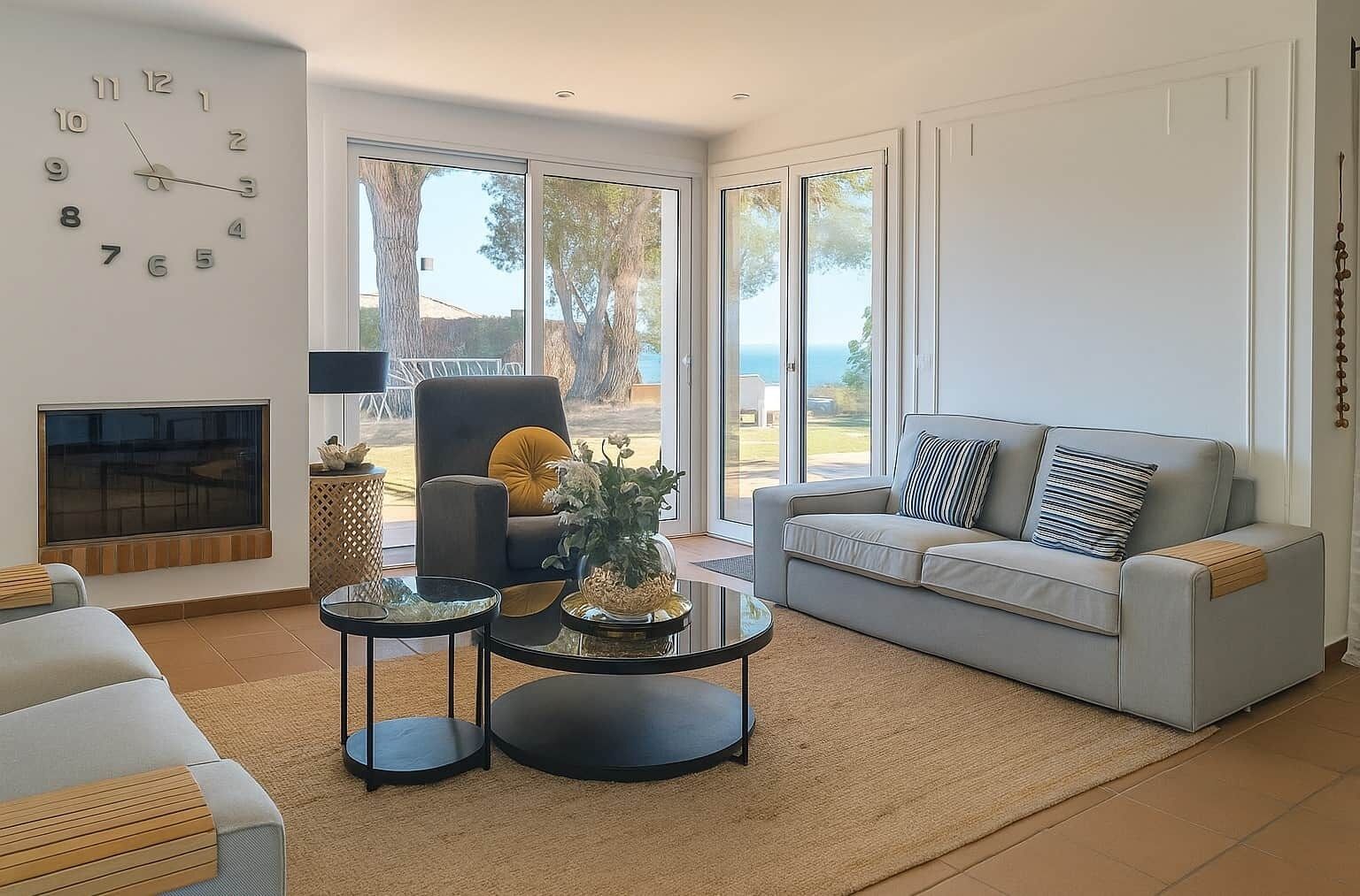 Smart TV, fireplace, DVD player, books