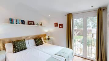 5 bedrooms, in-room safe, desk, iron/ironing board