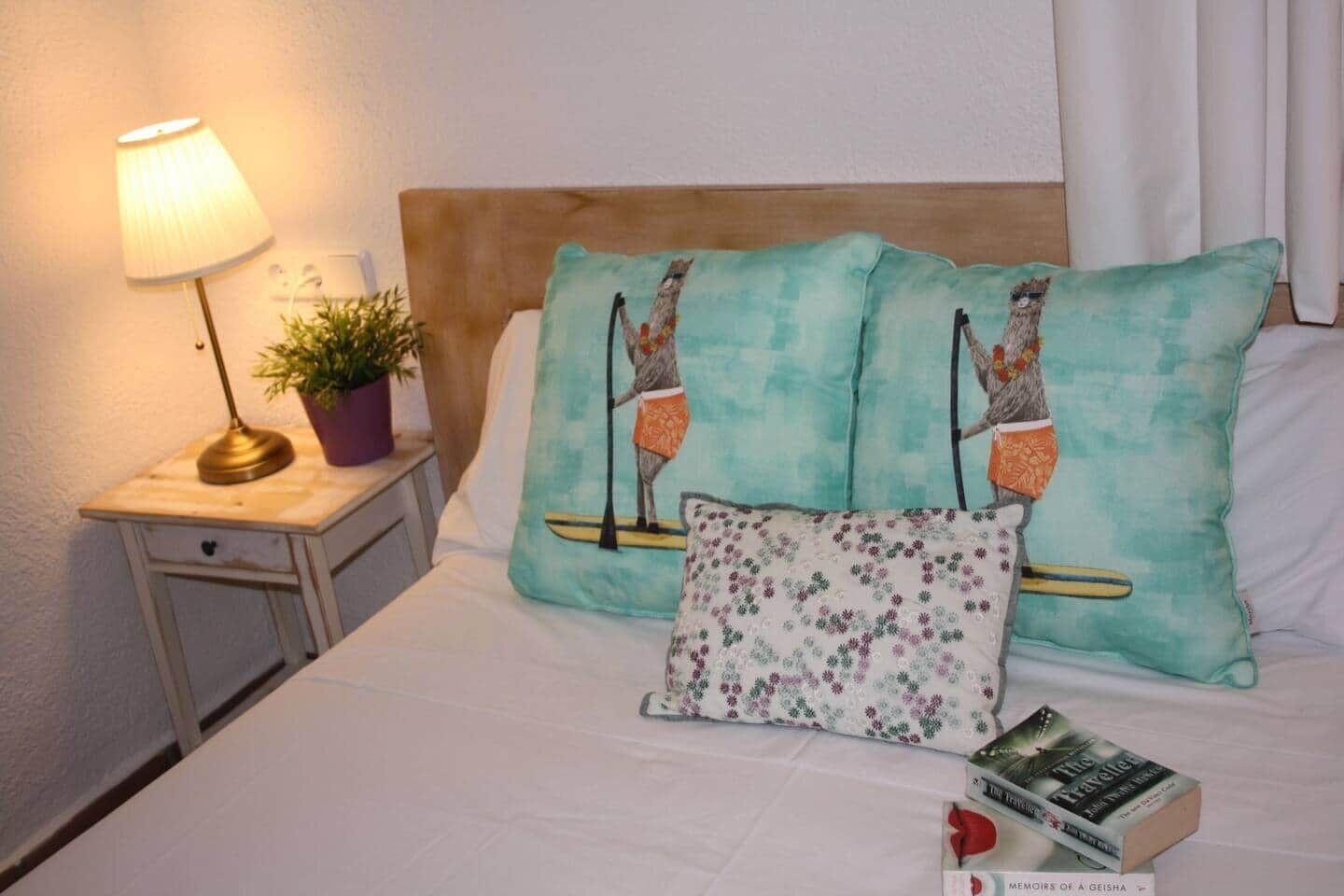 5 Schlafzimmer, Zimmersafe, Schreibtisch, Bügeleisen/Bügelbrett
