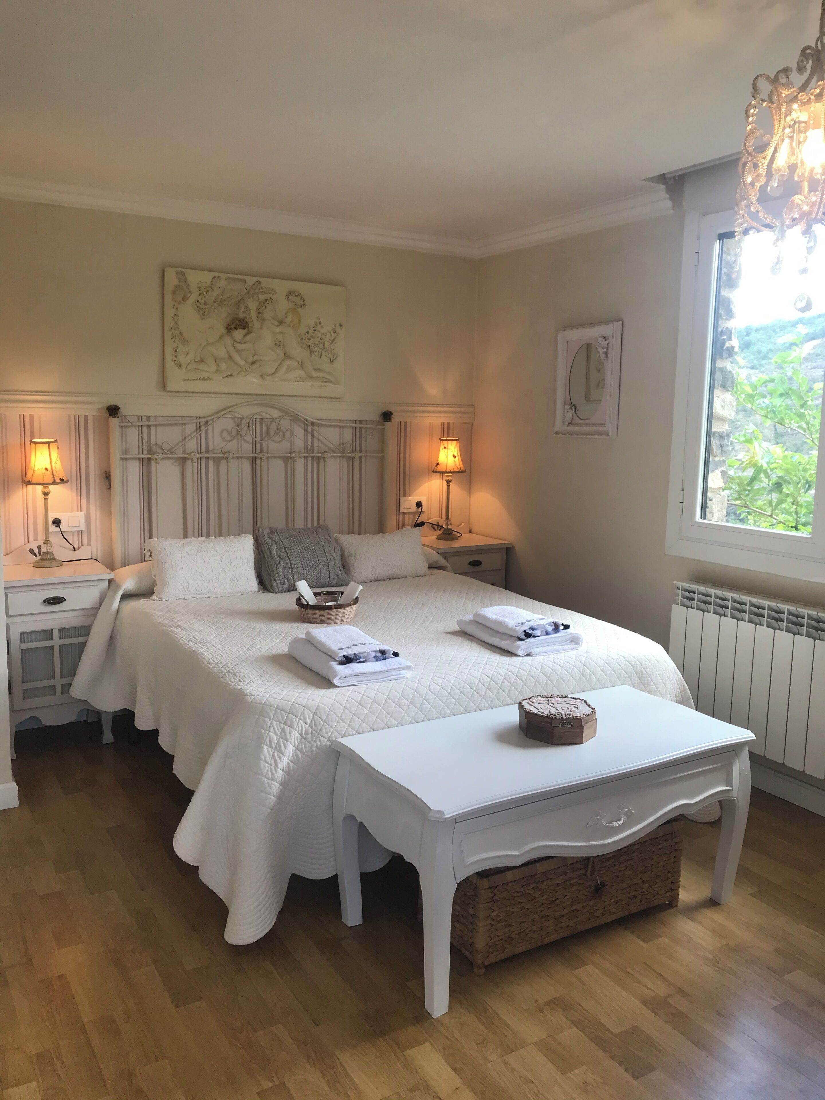 3 dormitorios, tabla de planchar con plancha, wifi gratis y ropa de cama