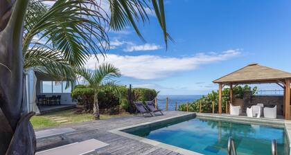 BEAUTIFUL LUXURY VILLA ON THE SEAFRONT