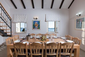 Familienvilla, Mehrere Schlafzimmer, Bergseite (Luxury Panorama Villa Dia) | Speisen