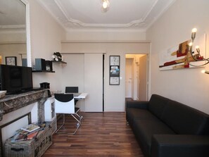 TV - Renovated Studio with Balcony and Wi-Fi, Mont-Dore (Mont-Dore)
