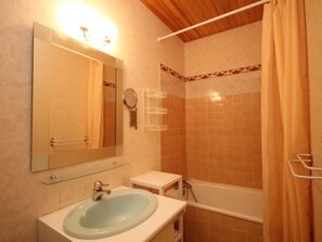 Bathroom - Beautiful 3-room duplex with balcony, parking and wifi in Mont Dore (Mont-Dore)
