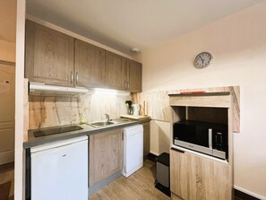 Fridge, microwave, dishwasher, high chair - Lovely central T2 apartment with balcony, wifi, for 4 guests (Mont-Dore)
