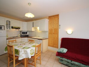 Fridge, microwave, dishwasher, coffee/tea maker - Mont-Dore: 2-room Apartment near Thermal Baths, Sleeps 4 (Mont-Dore)
