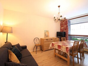 TV - Mont-Dore: 1BR with Balcony, Covered Parking, 4 pax (Mont-Dore)