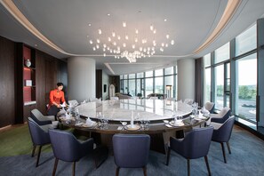 2 Restaurants, Frühstück, Mittagessen, Abendessen, internationale Küche