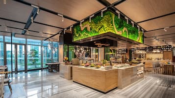 2 restaurants, breakfast, lunch, dinner served; international cuisine