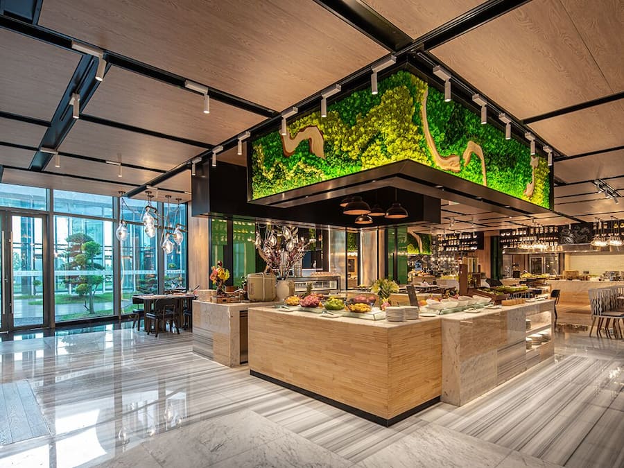 2 restaurants, breakfast, lunch, dinner served; international cuisine