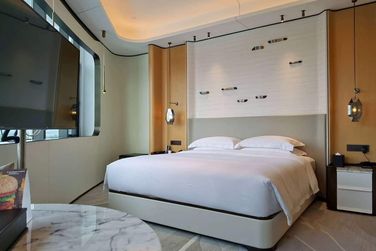 1 bedroom, in-room safe, desk, soundproofing