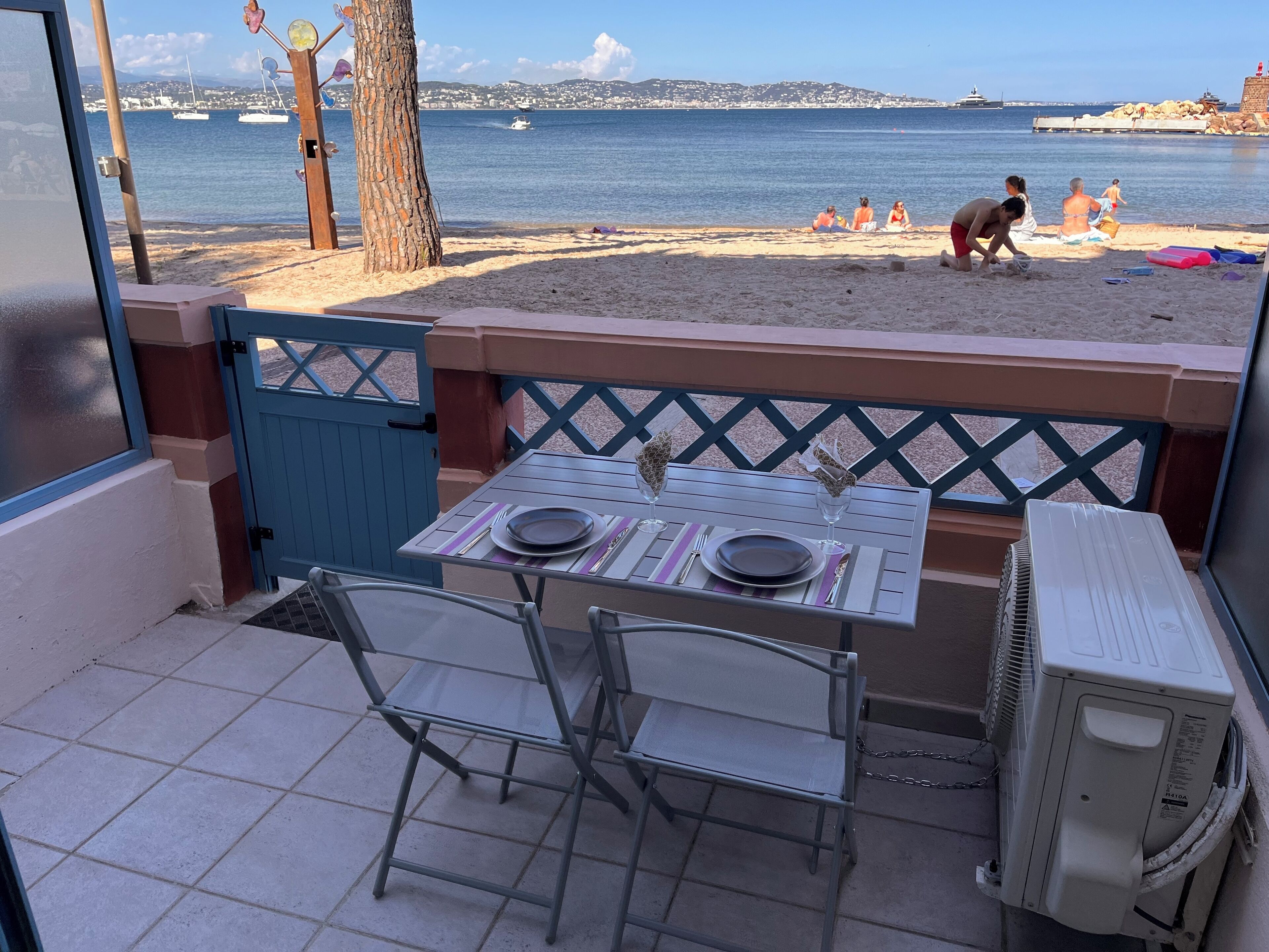 屋外ダイニングエリア