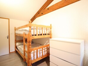 1 bedroom, travel cot, free WiFi
