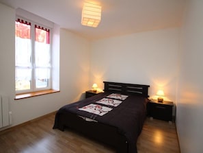 2 Schlafzimmer, Reisekinderbett, kostenloses WLAN