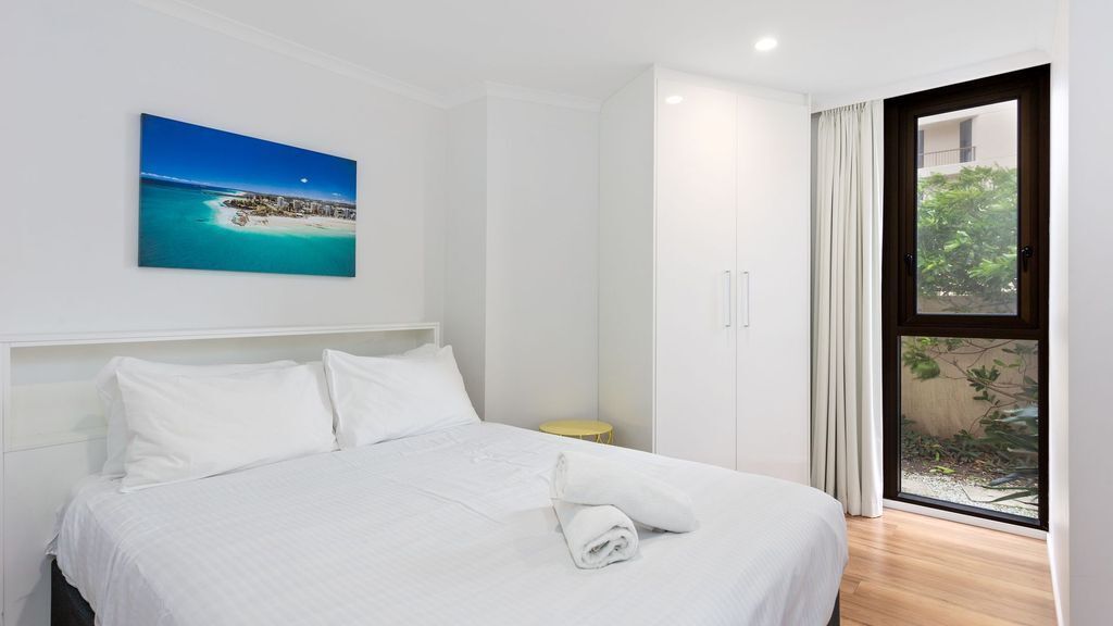 Large and Spacious 3 Bedroom Family Apartment - CoastHM — image 15