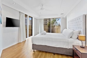 Room - Spacious 3 Bedroom Family Apartment (Surfers Paradise)