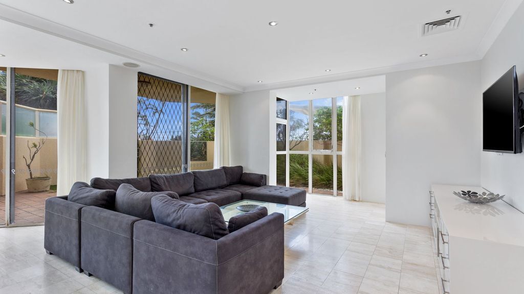 Large and Spacious 3 Bedroom Family Apartment - CoastHM — image 18